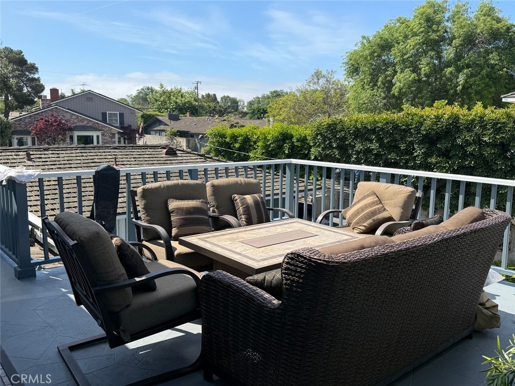 Residential Lease for rent at 5290 E El Roble 1/2, Long Beach, Los Angeles County, CA featuring 1 bed and 1 bath