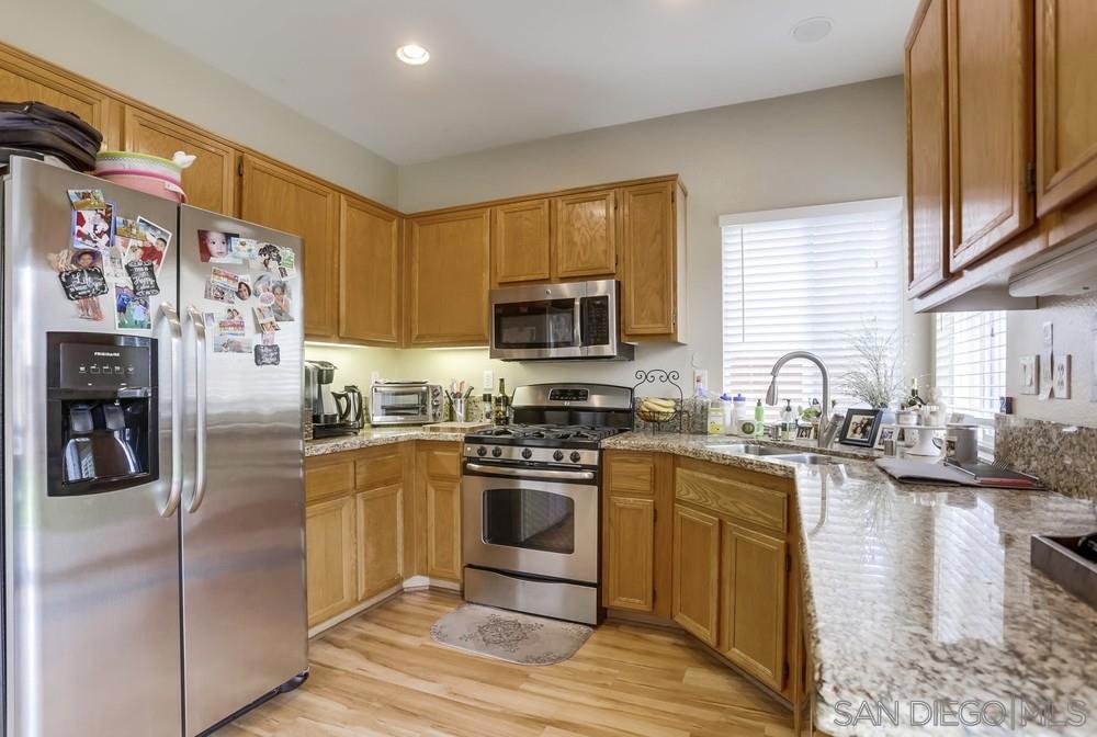 Residential Lease for rent at 10019 Kika Ct, San Diego, San Diego County CA featuring 3 beds and 3 baths