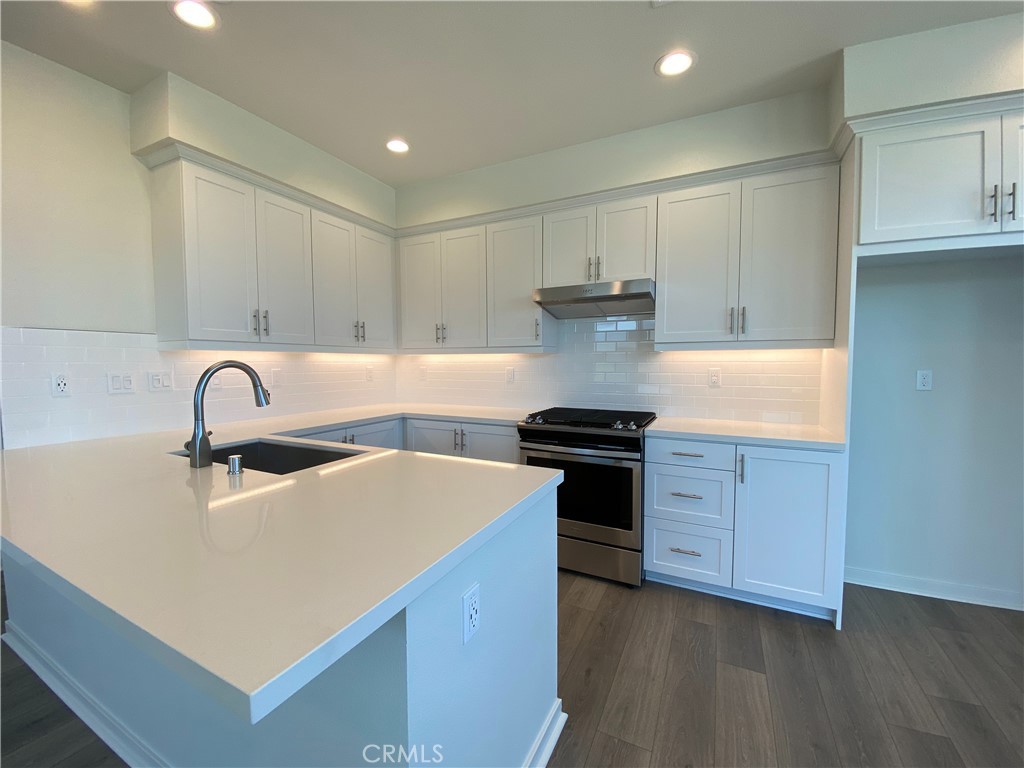 Residential Lease for rent at 115 Fable, Irvine CA featuring 2 beds and 3 baths