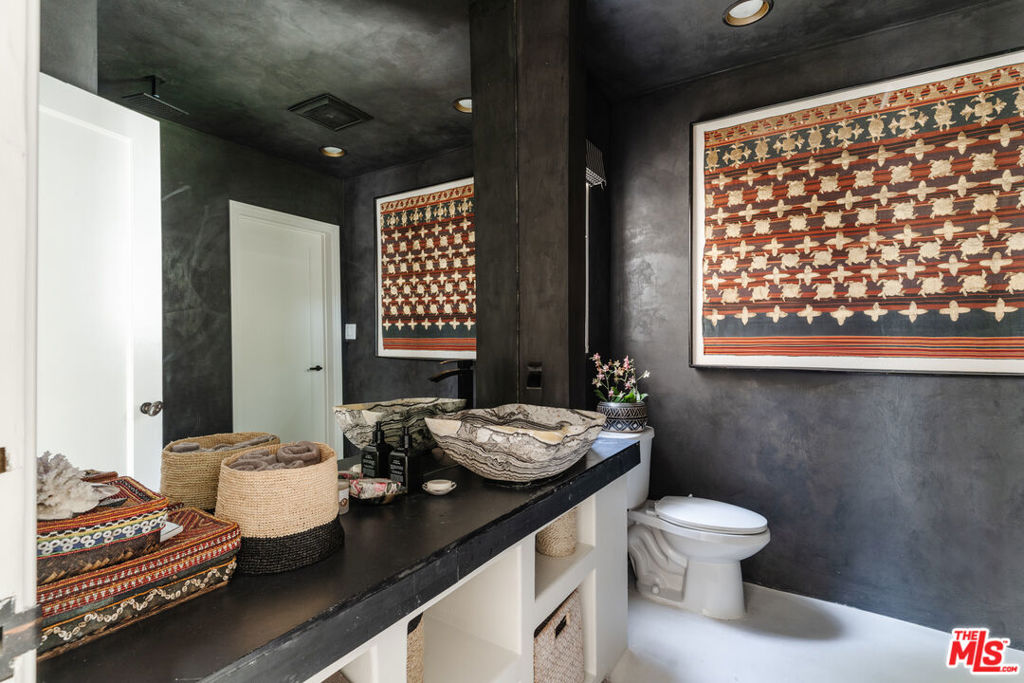 Residential Lease for rent at 8706 Sunset Plaza Place, West Hollywood CA featuring 3 beds and 3 baths