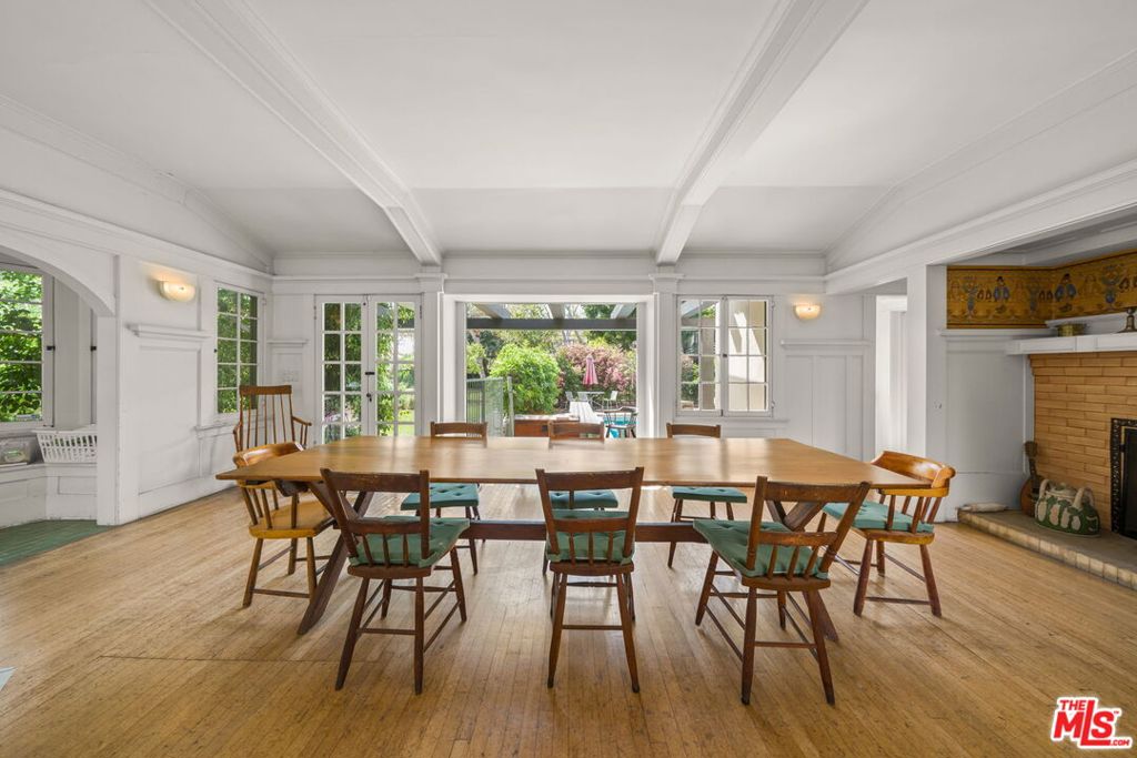 Residential Lease for rent at 801 N Rodeo Drive, Beverly Hills CA featuring 4 beds and 4 baths