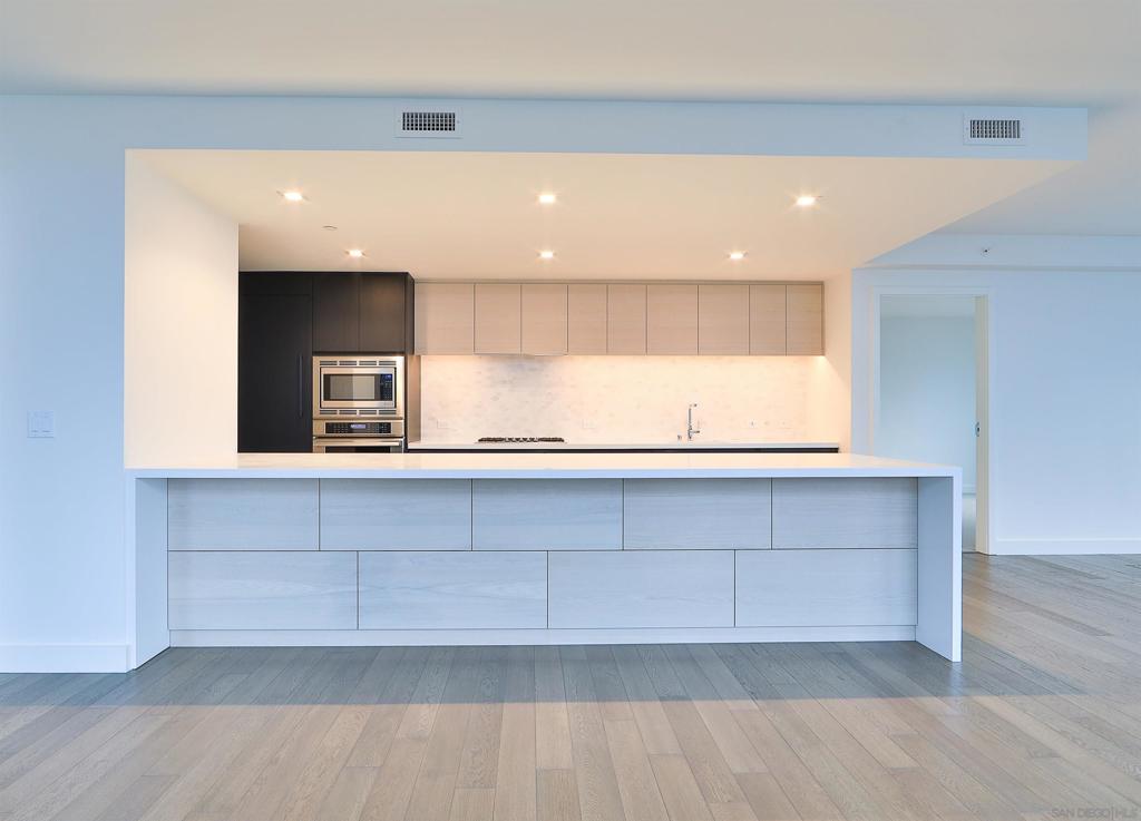 Residential Lease for rent at 1388 Kettner Blvd 1302, San Diego, San Diego County CA featuring 2 beds and 2 baths