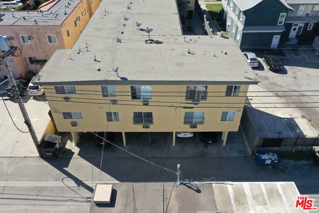 Residential Income for sale at 721 W 30th Street, Los Angeles, CA featuring 25 beds and 23 baths