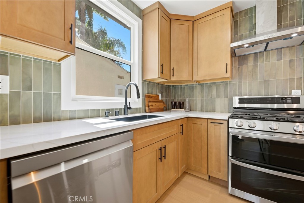 Residential for sale at 2563 S Bentley, Los Angeles CA featuring 3 beds and 4 baths