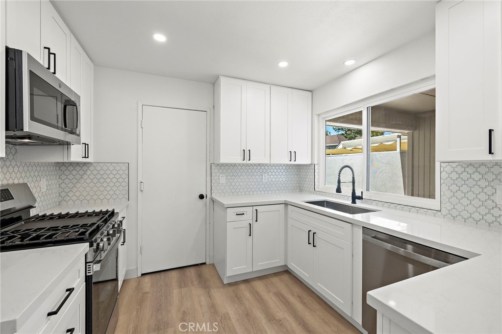 Residential Lease for rent at 22311 Caminito Arroyo Seco, Laguna Hills CA featuring 2 beds and 2 baths