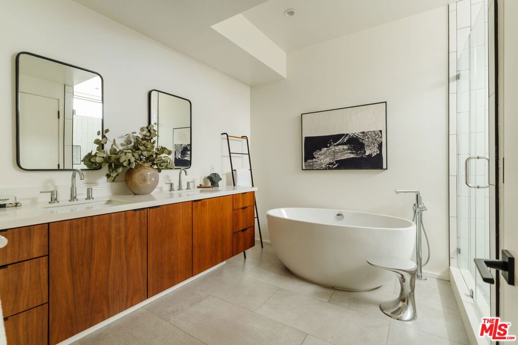 Residential for sale at 3214 Highland Avenue 4, Santa Monica CA featuring 3 beds and 3 baths