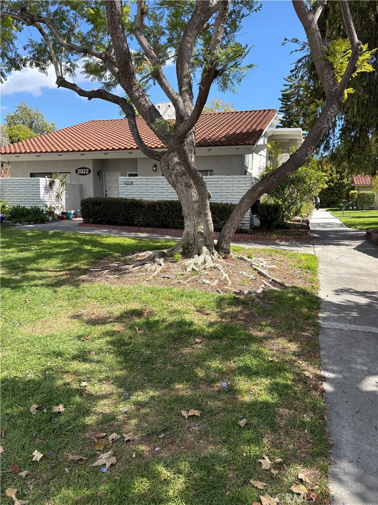 Residential Lease for rent at 2022 Via mariposa E B, Laguna Woods CA featuring 2 beds and 2 baths