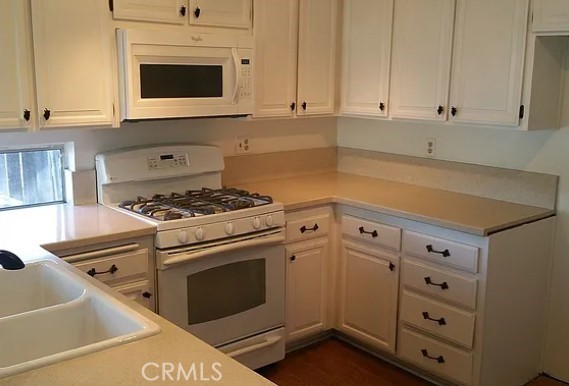 Residential Lease for rent at 14 Autumn Oak, Irvine CA featuring 3 beds and 2 baths