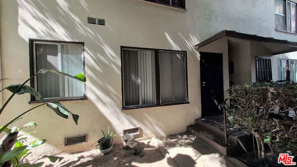 Residential Lease for rent at 241 S Westlake Avenue 3, Los Angeles, Los Angeles County, CA featuring 1 bed and 1 bath