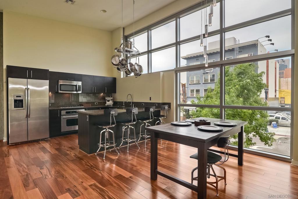 Residential Lease for rent at 800 The Mark 202, San Diego, San Diego County CA featuring 1 bed and 1 bath