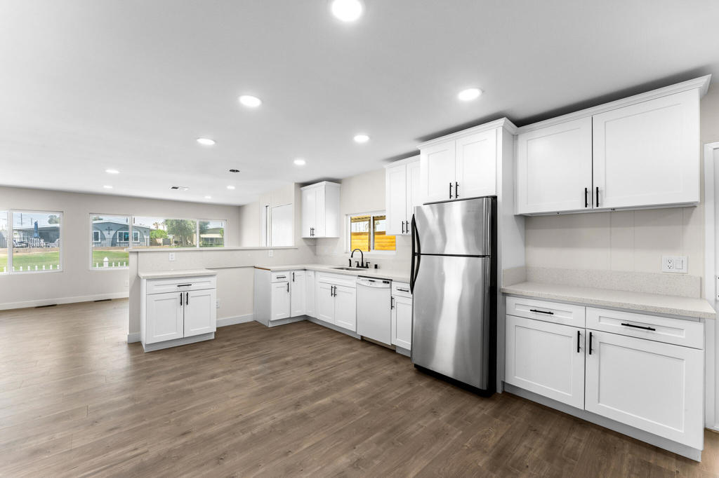 Residential Lease for rent at 33371 Tubac Trail, Thousand Palms, Riverside CA featuring 2 beds and 2 baths