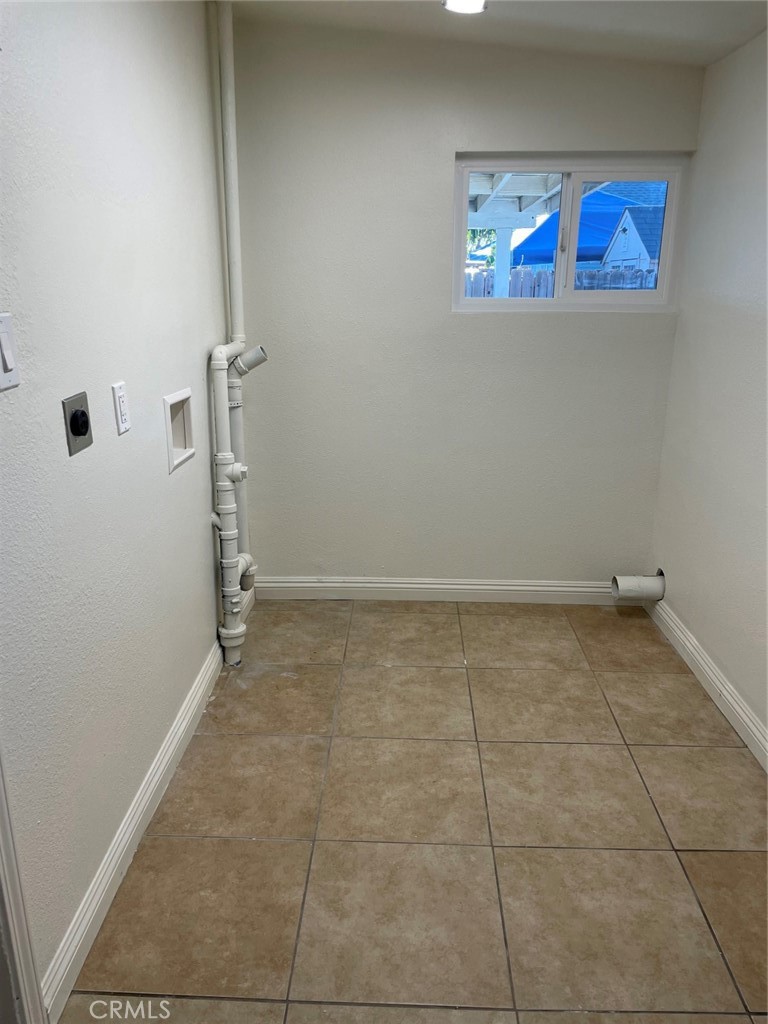 Residential Lease for rent at 835 E Nocta, Ontario CA featuring 3 beds and 1 bath