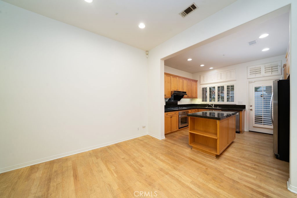 Residential Lease for rent at 30 Burlingame, Irvine CA featuring 2 beds and 3 baths