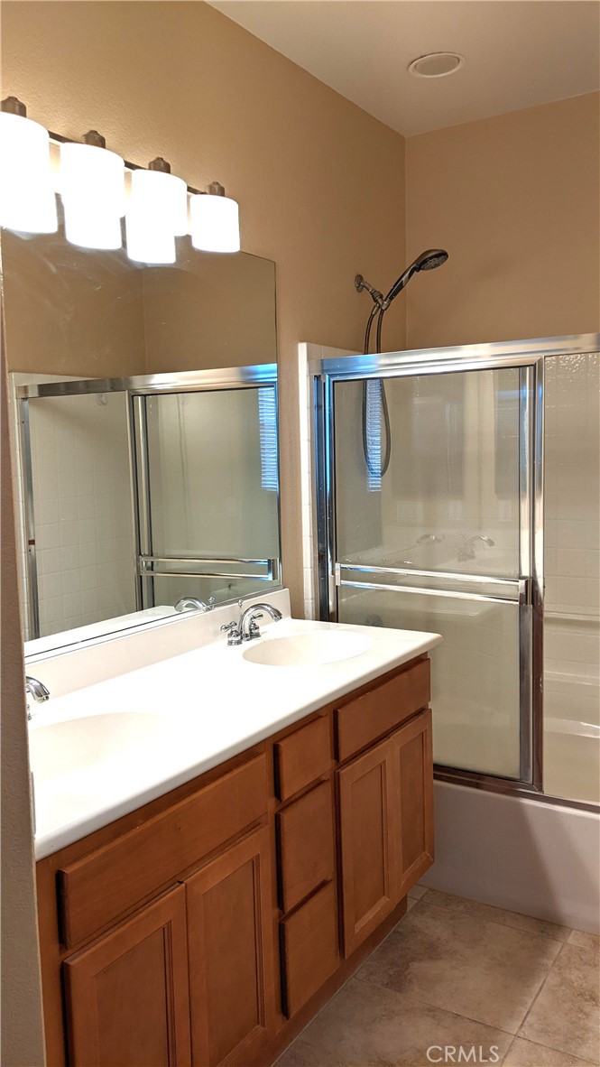 Residential Lease for rent at 41534 King Palm Ave. 4, Murrieta CA featuring 3 beds and 3 baths
