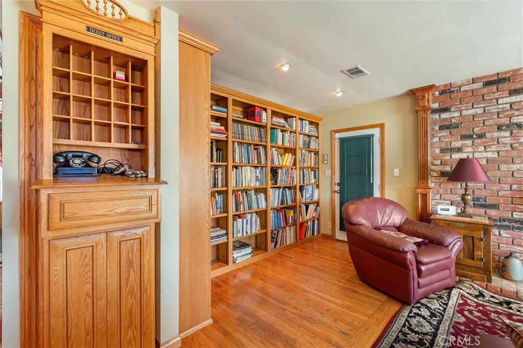 Single Family Residence for sale at 5502 E Pageantry, Long Beach, CA featuring 2 beds and 1 bath