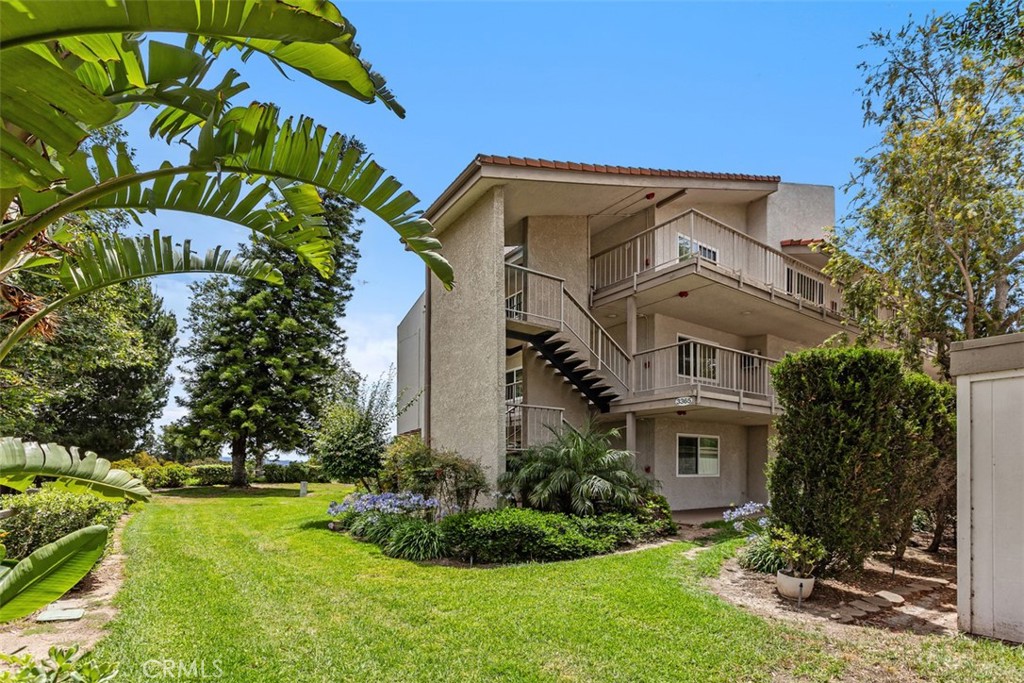Residential Lease for rent at 3365 Punta Alta 3F, Laguna Woods CA featuring 1 bed and 2 baths