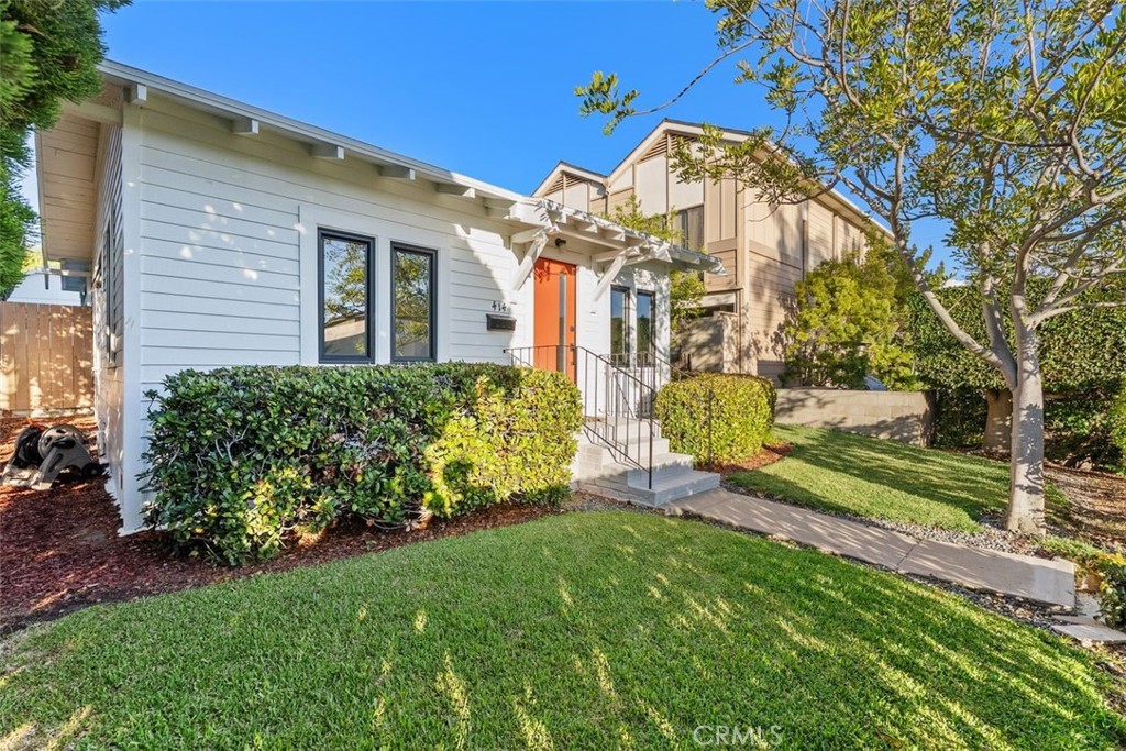 Residential Lease for rent at 414 Cypress Drive, Laguna Beach CA featuring 2 beds and 1 bath