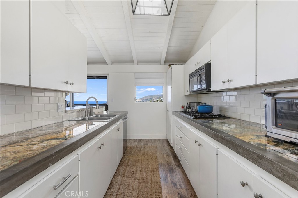 Residential Lease for rent at 620 Temple Hills Dr, Laguna Beach CA featuring 3 beds and 2 baths