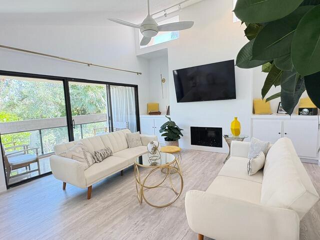 Residential Lease for rent at 874 Village Square N, Palm Springs CA featuring 2 beds and 2 baths