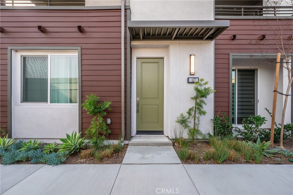 Residential Lease for rent at 637 S Lyon St, Santa Ana CA featuring 4 beds and 4 baths