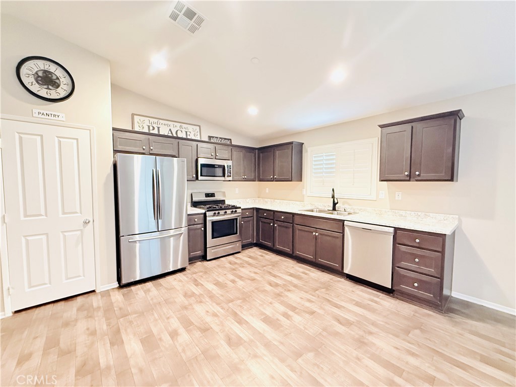 Residential Lease for rent at 2636 Red Pine, San Jacinto CA featuring 3 beds and 2 baths