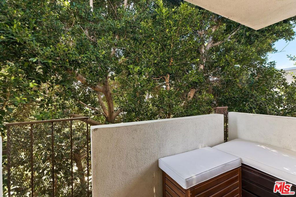 Active for sale at Toluca Lake, CA, Toluca Lake, CA CA and 2 baths