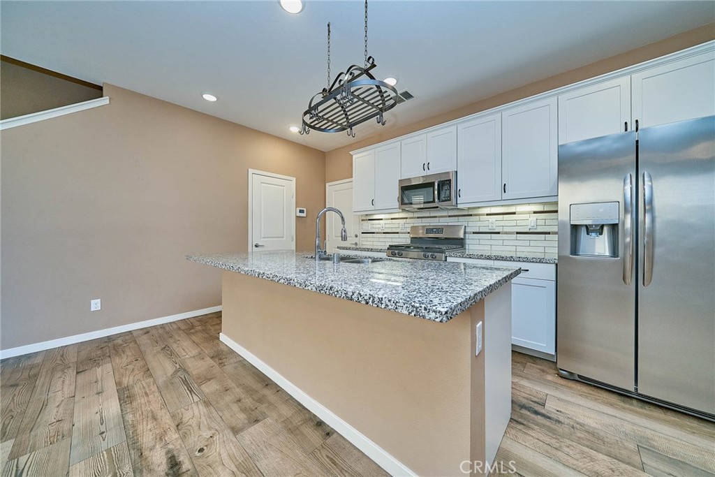 Residential Lease for rent at 35879 Landon, Murrieta CA featuring 3 beds and 3 baths