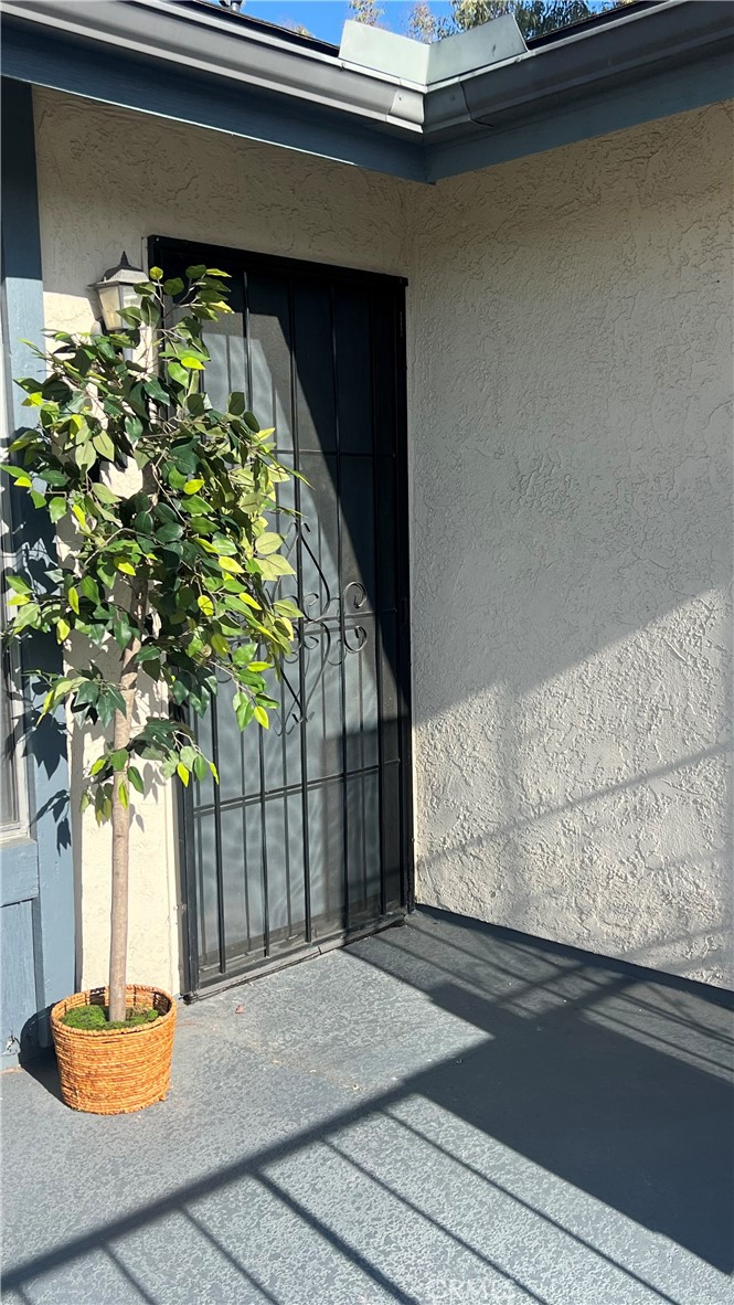 Residential Lease for rent at 338 E Meats, Orange CA featuring 3 beds and 2 baths