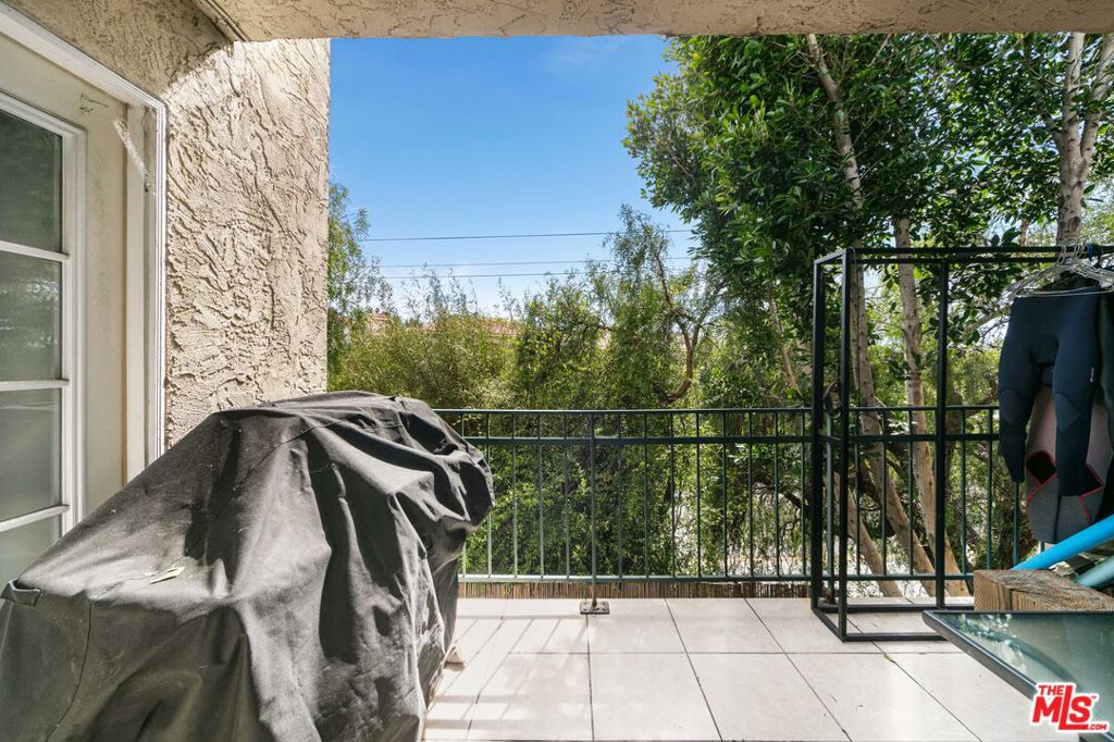 Residential Lease for rent at 6481 Kanan Dume Road, Malibu CA featuring 2 beds and 2 baths