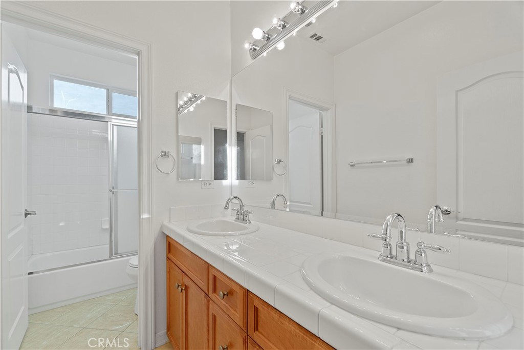 Residential Lease for rent at 33329 Gold Mountain, Yucaipa CA featuring 5 beds and 4 baths