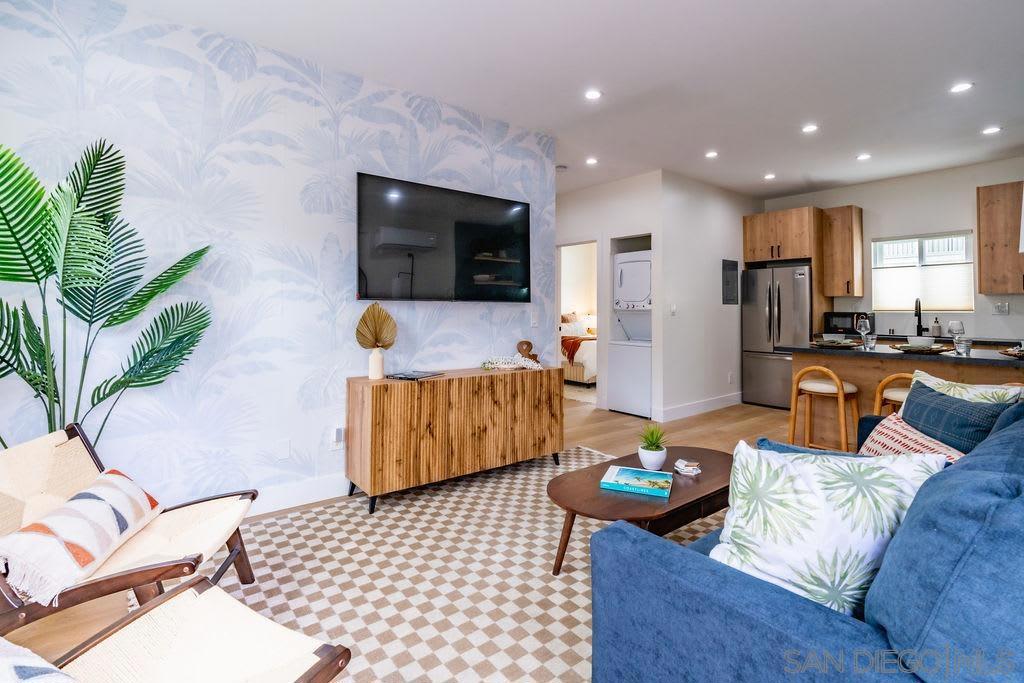 Residential Lease for rent at 725 Pennsylvania Ave 727-1, San Diego CA featuring 2 beds and 1 bath