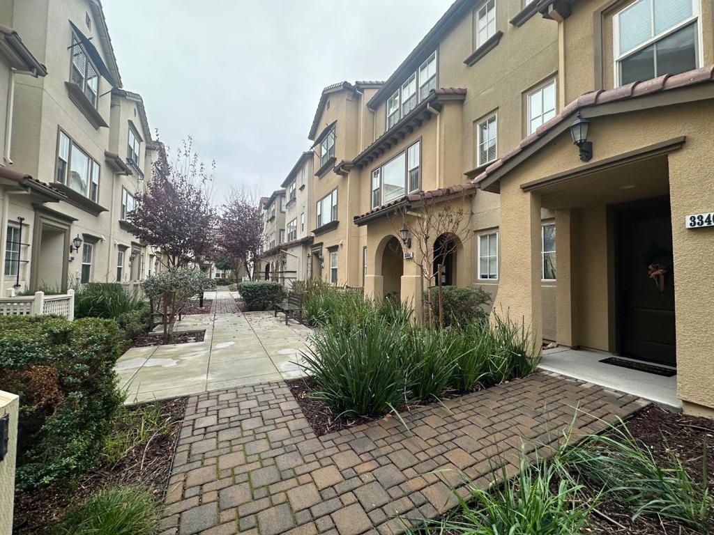 Residential Lease for rent at 33411 Madelyn Terrace, Union City CA featuring 2 beds and 3 baths
