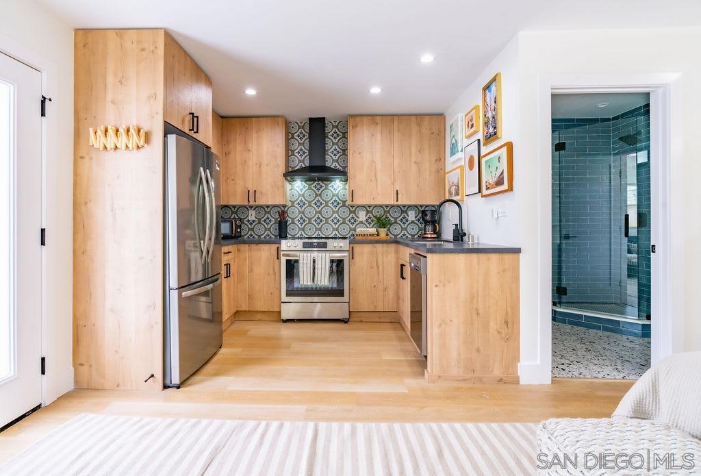 Residential Lease for rent at 725 Pennsylvania Ave 731, San Diego CA featuring 1 bed and 1 bath