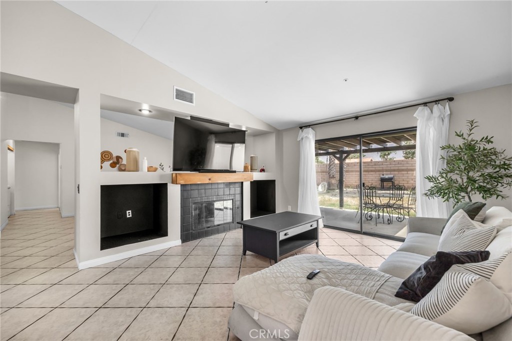 Residential for sale at 1409 Stratus, San Jacinto CA featuring 3 beds and 2 baths
