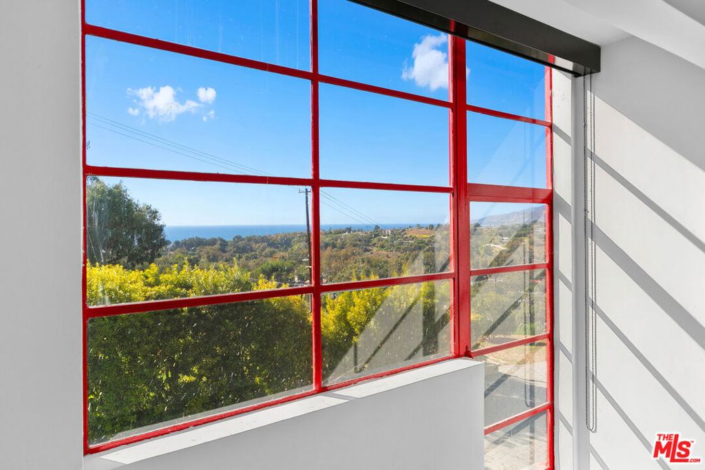 Residential Lease for rent at 29235 Heathercliff Road 6, Malibu CA featuring 2 beds and 1 bath