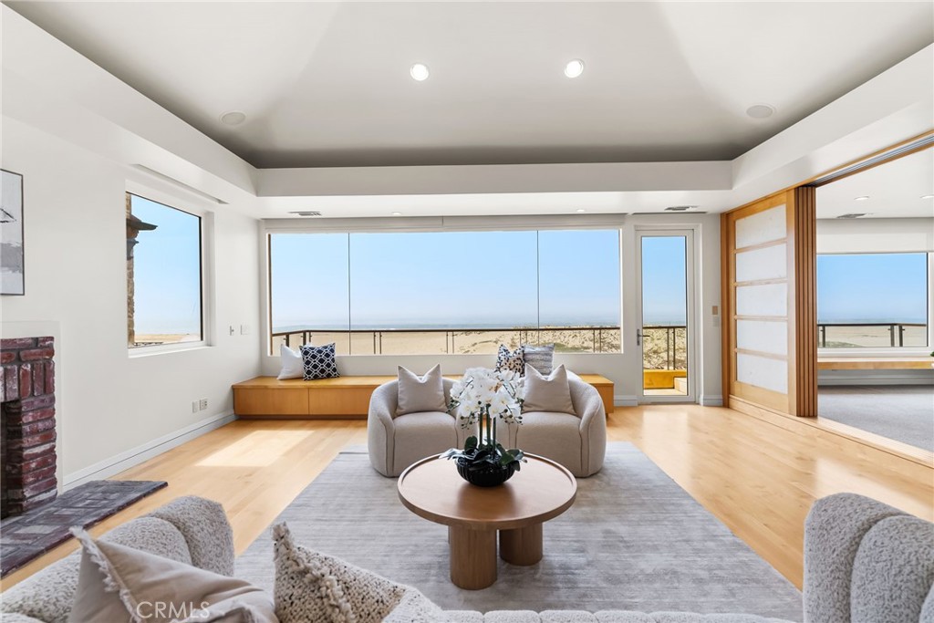 Residential Lease for rent at 1554 E Oceanfront, Newport Beach CA featuring 4 beds and 6 baths