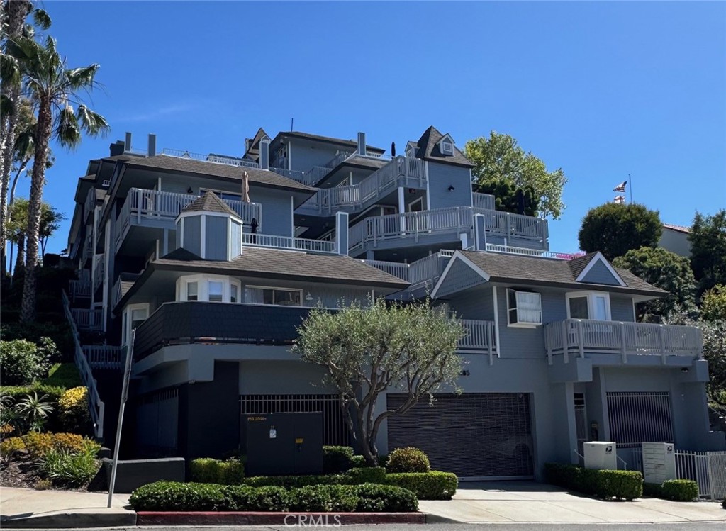 Residential Lease for rent at 485 Mermaid Street 411, Laguna Beach CA featuring 1 bed and 1 bath