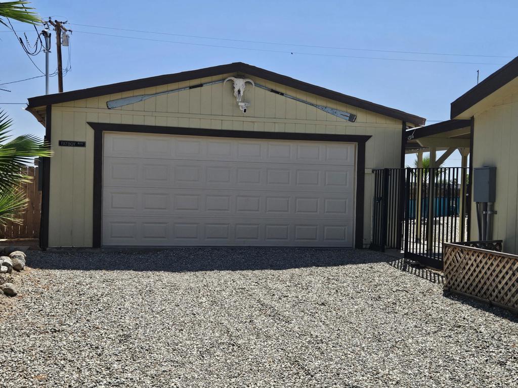 Residential for sale at 2872 Crystal Lake Avenue, Thermal, Imperial CA featuring 3 beds and 3 baths