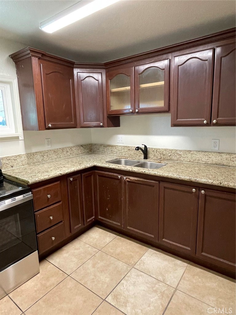 Residential Lease for rent at 835 E Nocta, Ontario CA featuring 3 beds and 1 bath