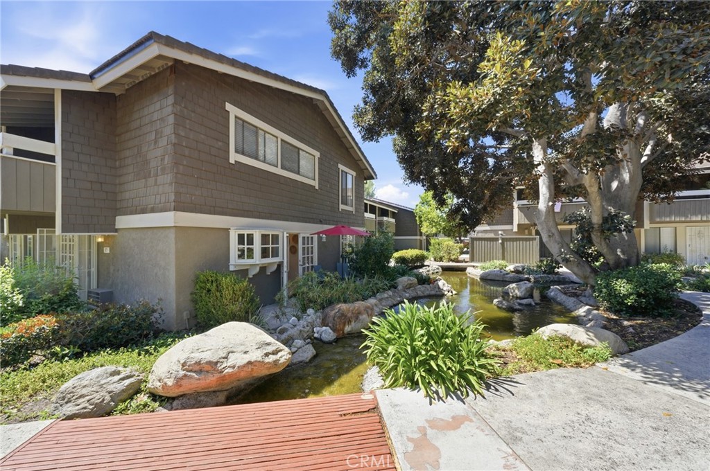 Residential Lease for rent at 185 Streamwood, Irvine CA featuring 1 bed and 1 bath