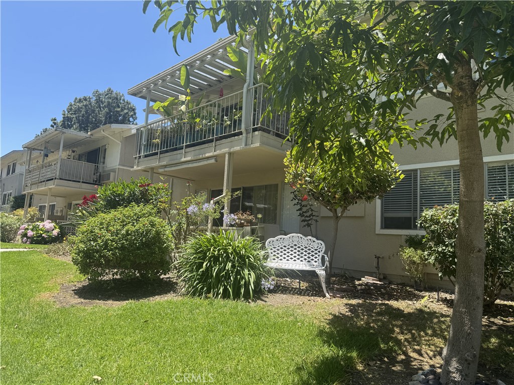 Residential Lease for rent at 254 Calle Aragon D, Laguna Woods CA featuring 2 beds and 2 baths