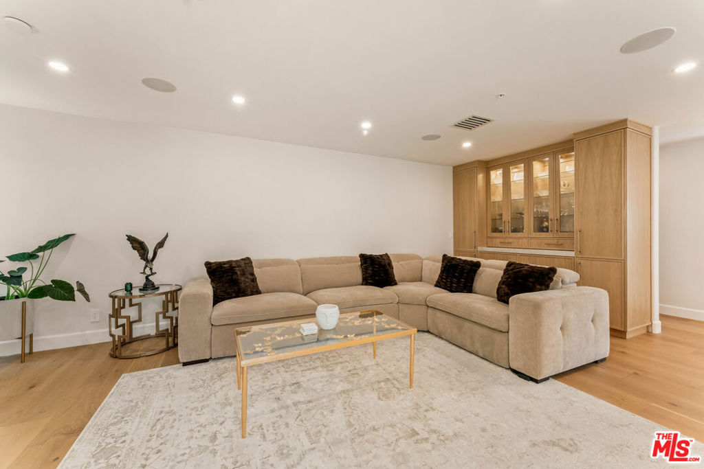 Active for sale at Pasadena, CA, Pasadena, CA CA and 5 baths