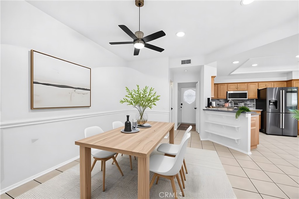Residential Lease for rent at 32 Carlsbad, Aliso Viejo CA featuring 3 beds and 3 baths
