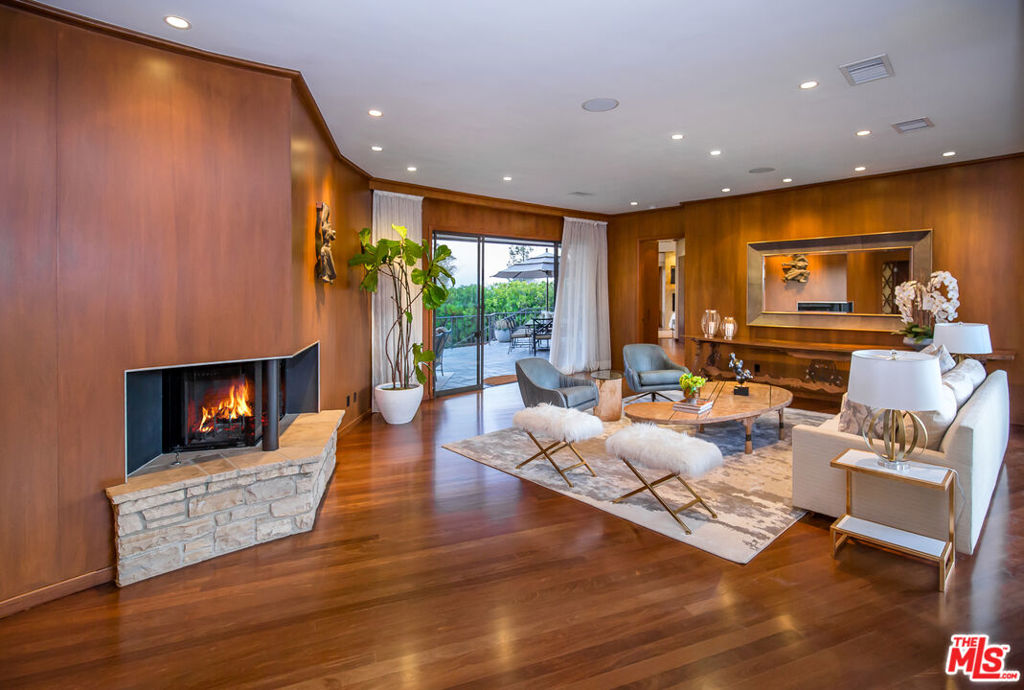 Residential Lease for rent at 1131 Miradero Road, Beverly Hills CA featuring 5 beds and 6 baths