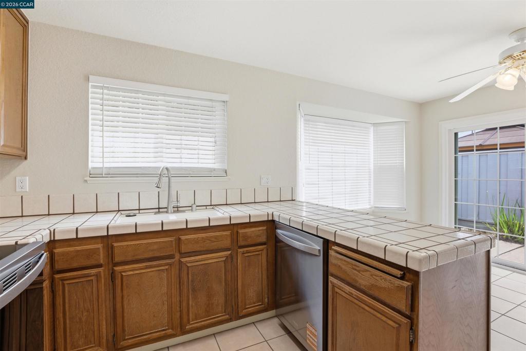 Residential Lease for rent at 177 Northwood Cmns, Livermore CA featuring 2 beds and 2 baths