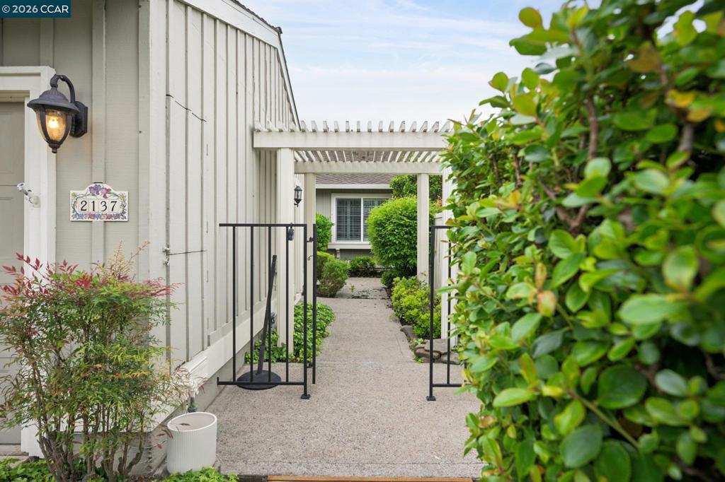 Residential Lease for rent at 2137 Presidio Ct, Danville CA featuring 2 beds and 2 baths