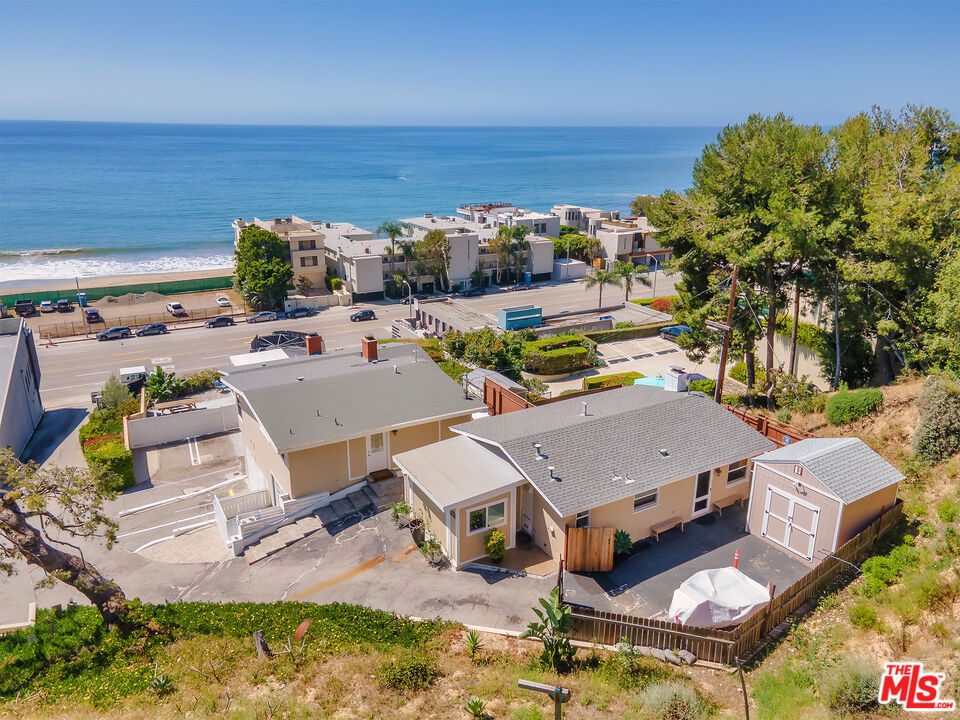 Residential Lease for rent at 22605 Pacific Coast Highway, Malibu CA featuring 1 bed and 1 bath