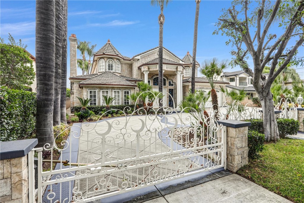 Residential Lease for rent at 1410 S 10TH AVE, Arcadia, Los Angeles County, CA featuring 6 beds and 7 baths
