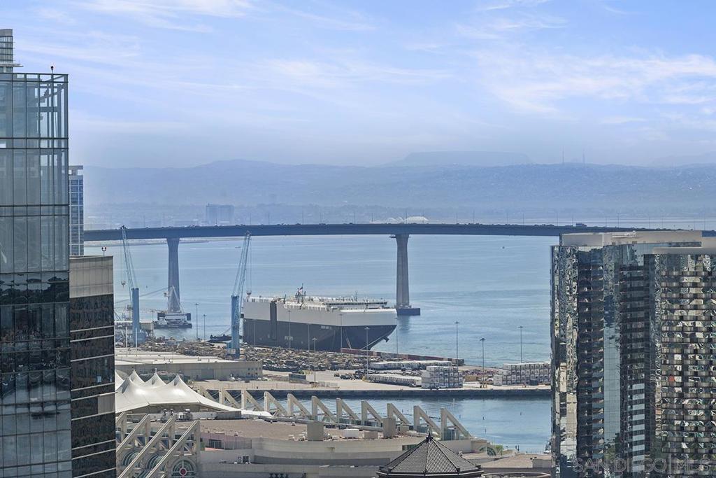 Residential Lease for rent at , San Diego CA featuring 2 beds and 2 baths