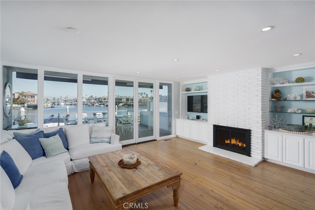 Residential Lease for rent at 4021 Aladdin Drive, Huntington Beach CA featuring 3 beds and 3 baths